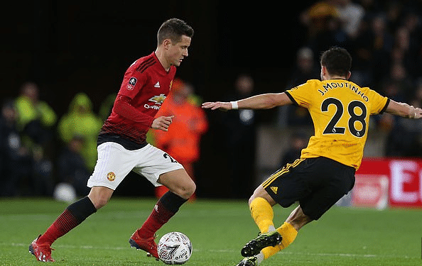 英超2025赛季粉丝经济新机遇与挑战分析及发展趋势探讨